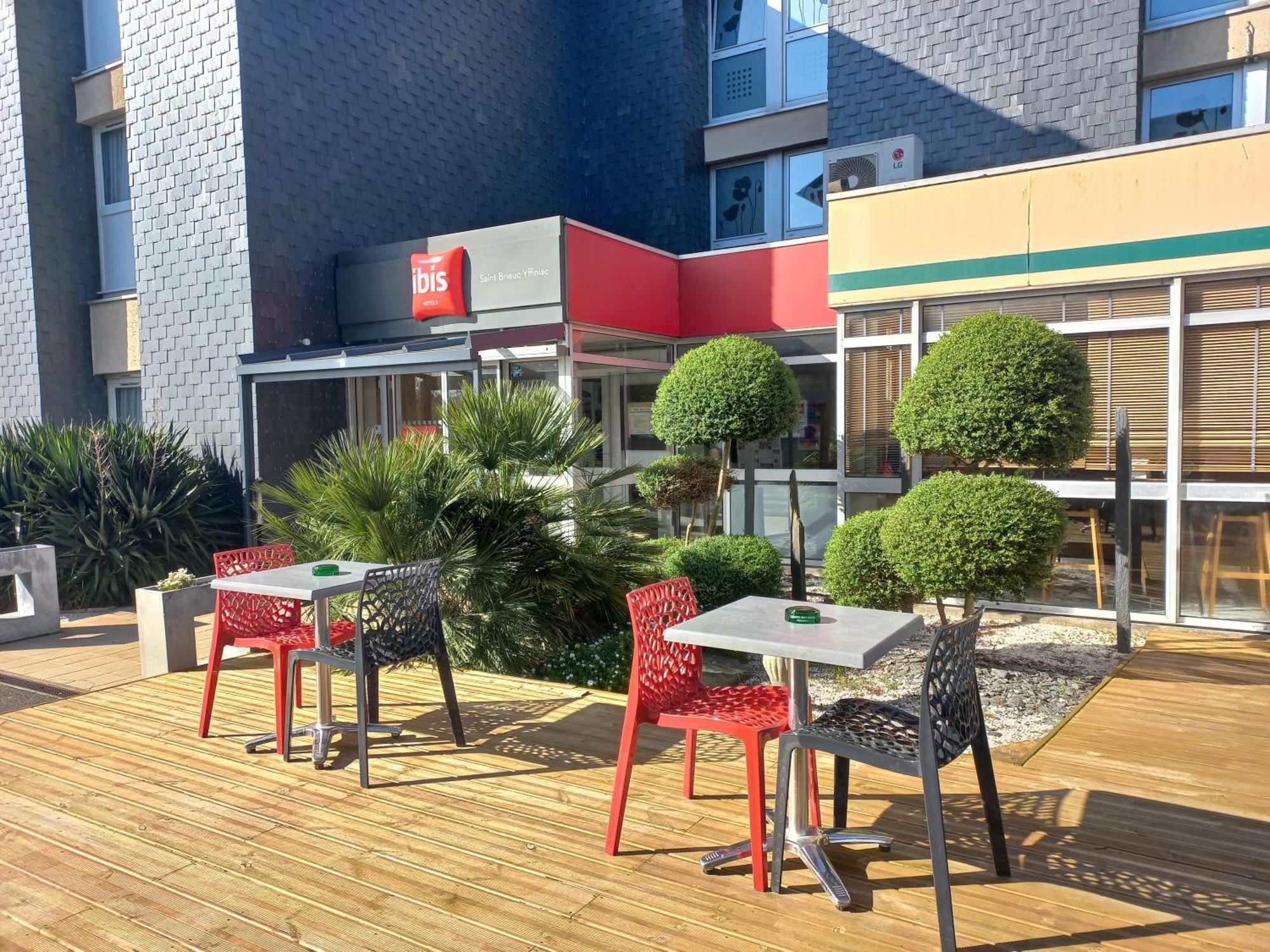 Отель Ibis Saint Brieuc Yffiniac Экстерьер фото