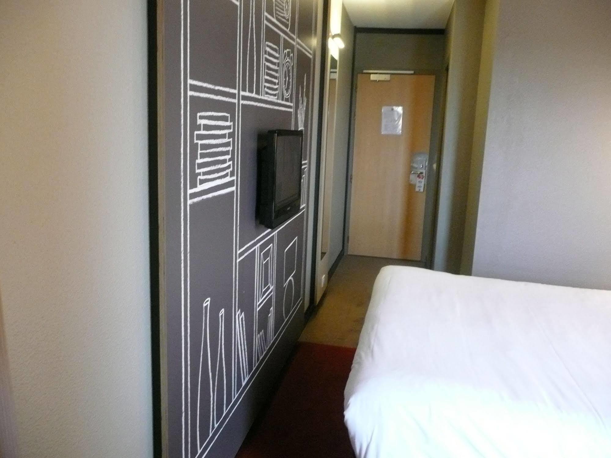 Отель Ibis Saint Brieuc Yffiniac Экстерьер фото