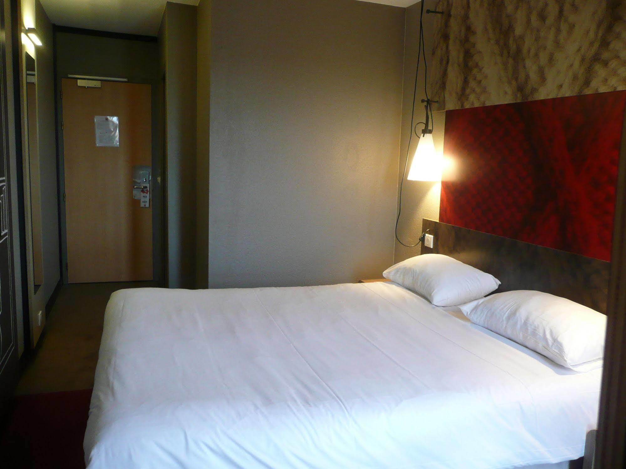 Отель Ibis Saint Brieuc Yffiniac Экстерьер фото